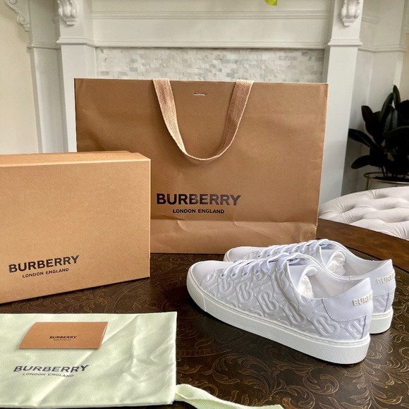 New Burberry Albridge Logo Embossed Leather Sneakers size 7.5 - Picture 1 of 15